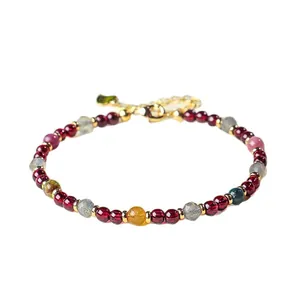 Natur-Turmalin Granat und grauer Mondstein Perlenarmband mit eleganten Goldakzenten