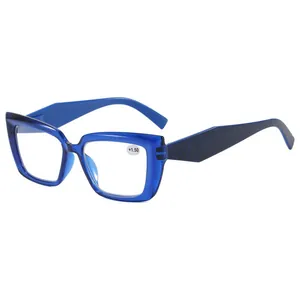 Detailansicht der blauen quadratischen Lesebrille mit +1,50 Vergrößerungsetikett