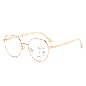 Gleitsichtbrille in Roségold mit Metallrahmen und beigefarbenen Bügeln für Senioren