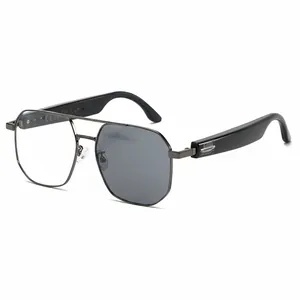 Occhiali da sole intelligenti Bluetooth con lenti fotocromatiche e montatura nera