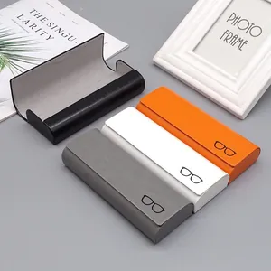 Estuches de cuero minimalistas para gafas en varios colores, textura fina