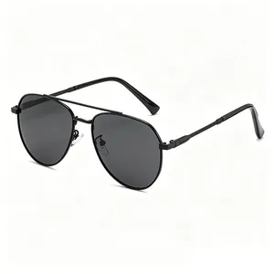 Lunettes de soleil aviateur noires avec double pont en métal et verres polarisés