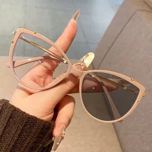 Lunettes anti-lumière bleue œil de chat tendance avec monture rose et branches en métal