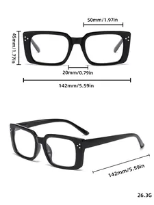 Detaillierte Maßzeichnung einer schwarzen Lesebrille mit quadratischem Rahmen für Senioren.