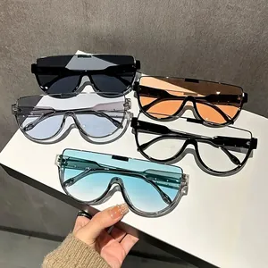Occhiali da sole fashion oversize da donna monopezzo in vari colori di tendenza