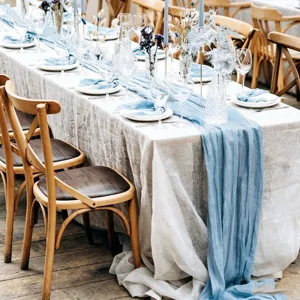 Κομψό μπλε boho τραπεζομάντηλο τσαλακωμένης γάζας για στολισμό τραπεζιού γάμου