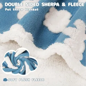 Suave manta reversible de sherpa y forro polar para mascotas con diseño de nubes