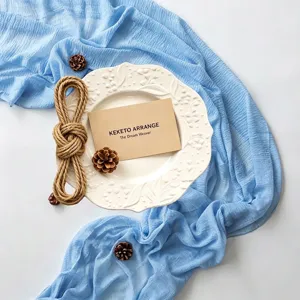 Hellblauer Boho-Tischläufer aus Crinkle-Gaze für Hochzeits- und Partydekorationen