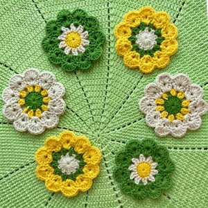 Set di 6 sottobicchieri a fiori fatti a mano all'uncinetto, verde e giallo decor