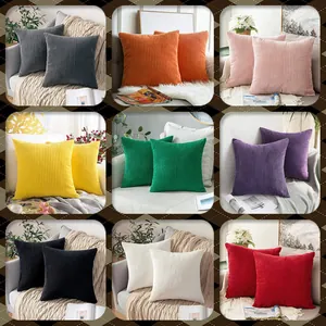 Collage met verschillende kleuren zachte corduroy decoratieve kussenslopen voor thuis