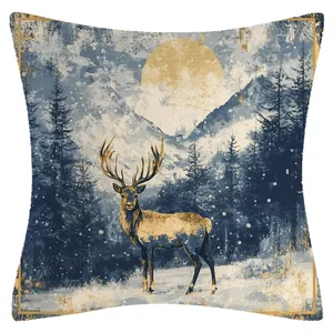 Housse de coussin en lin décorative avec un cerf doré dans un paysage de montagne enneigé