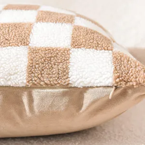 Morbida fodera per cuscino in peluche a scacchi beige e bianca con cerniera nascosta