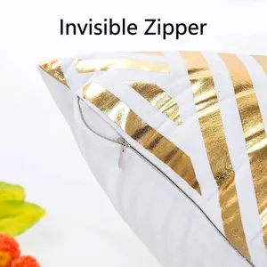Housse de coussin de Noël moderne avec rayures dorées géométriques et fermeture éclair invisible