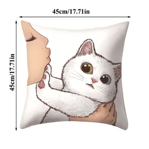 Gedetailleerde weergave kussenhoes 45x45cm met schattige meisje en kat illustratie.