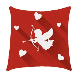 Detailweergave van rood Valentijnsdag kussenhoes met witte Cupido en hartjes