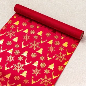 Festlicher roter Weihnachtstischläufer mit goldenen Rentier- und Baummustern