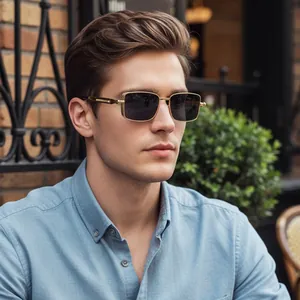 Nahaufnahme einer Vintage-Rechtecksonnenbrille mit Goldmetallrahmen am Herrenmodel