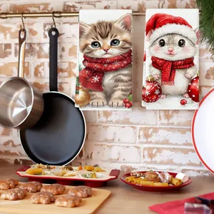 Weihnachtliche Küchentücher mit niedlichen Katzen- und Hamsterillustrationen in der Küche