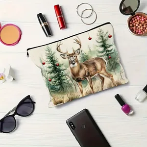 Leinentasche mit Weihnachtselch-Druck flach auf weißem Holzgrund mit Requisiten