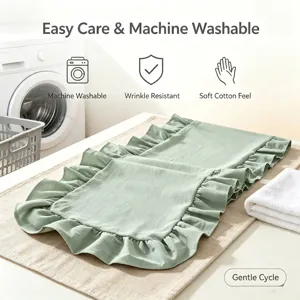 Chemin de table minimaliste vert sauge avec bords à volants élégants, lavable en machine.
