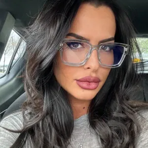 Vintage quadratische Blaulichtfilter Brille mit dickem transparentem grauem Rahmen