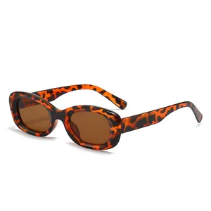 Lunettes de soleil ovales rétro à imprimé léopard avec verres marrons pour un style tendance