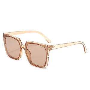 Retro-Sonnenbrille mit quadratischem Rahmen und UV-Schutz in Champagner-Optik