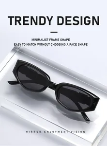 Vista detallada de elegantes gafas de sol negras de ojo de gato con diseño minimalista