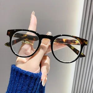 Modische runde Lesebrille mit Schildpattmuster für Damen