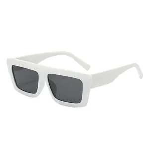 Modische Retro-Quadrat-Sonnenbrille mit dickem weißem Rahmen und dunklen Gläsern