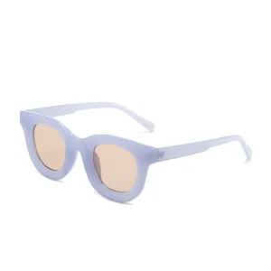 Stylische Retro-Rund-Sonnenbrille für Damen mit fliederfarbenem Rahmen und bernsteinfarbenen Gläsern