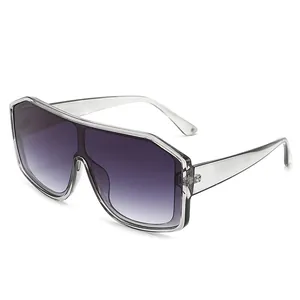 Occhiali da sole oversize shield con montura trasparente e lenti viola sfumate