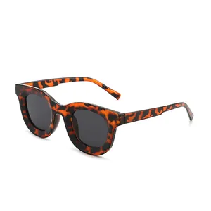 Klassische runde Sonnenbrille für Damen im Schildpatt-Look mit grauen Gläsern und Gestell