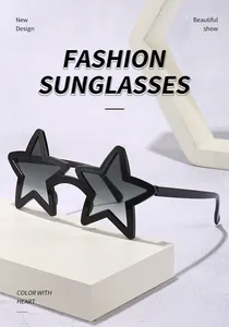 Gros plan de lunettes de soleil noires en forme d'étoile avec verres gris pour fêtes.