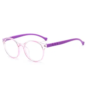 Modische Kinderbrille mit Blaulichtfilter, rosa Rundrahmen und violetten Bügeln.