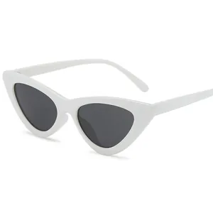 Gafas de sol retro de ojo de gato con montura blanca y lentes oscuras para mujer