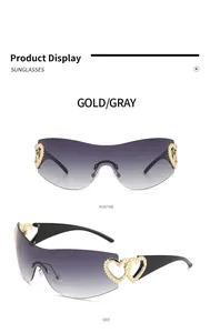 Lunettes de soleil Y2K tendance avec décor cœur doré et verres dégradés gris