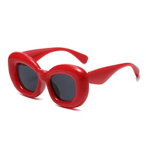 Gafas de sol ovaladas rojas tipo burbuja para mujer con cristales oscuros de alta calidad