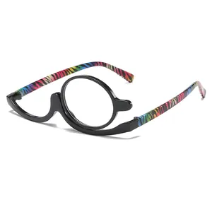 Schminkbrille mit um 180 Grad drehbarer Einzellinse und Bügeln im Zebra-Design