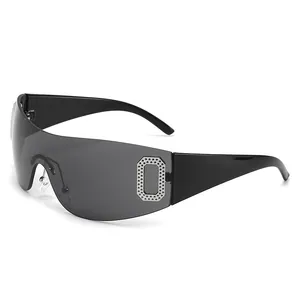Lunettes de soleil enveloppantes sans monture Y2K pour le sport et la mode avec strass