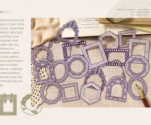 Vue détaillée de stickers cadres violets vintage avec motifs de découpe évidés