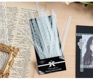 Detail van witte kant PET-stickerstrips voor DIY-scrapbooking en decoratie