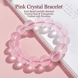 Bracelet en perles de quartz rose naturel translucide pour femme sur fond rose