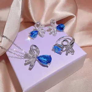 Lussuoso Set di Gioielli in Lega Blu Goccia d'Acqua con Strass per Donna Elegante Collana con Ciondolo a Fiocco Orecchini Anello Aperto Festa Banchetto
