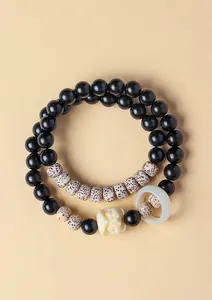 Prachtige details van dubbellaagse sandelhouten armband met Star-Moon Bodhi-kralen