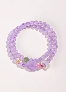 Vue détaillée du bracelet en améthyste naturelle avec perles de jade et d'agate blanche
