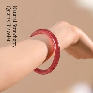 Natuurlijke aardbeienkwarts kristallen armband in duivenbloedrood voor vrouwen