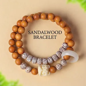Natuurlijk sandelhout dubbele streng armband met ster maan bodhi en leeuwenbedeltje