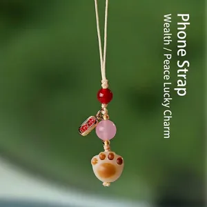 Charme de téléphone patte de chat porte-bonheur avec perles d'agate rouge et rose
