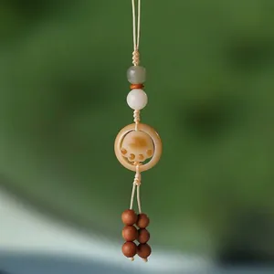 Breloque de téléphone artisanale avec sculpture de patte de chat et perles d'agate